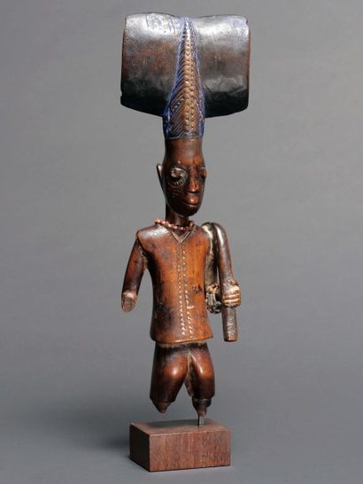 null Sceptre Yoruba, Shango Nigeria Bois, perles, pigments. H_37, 5 cm Manque au...