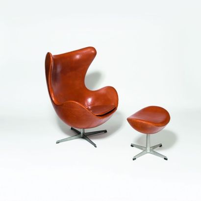 ARNE JACOBSEN (1902-1971) Danemark Fauteuil modèle «3316» dit «Egg chair» et son...