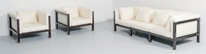 Jules Wabbes (1919-1974) Salon composée d'un canapé trois places et deux fauteuils...