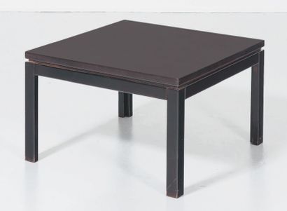 Jules Wabbes (1919-1974) Table basse Bois laqué noir H_45,5 cm L_74,5 cm P_74,5 ...