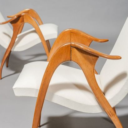 MALATESTA & MASON Paire de fauteuils Noyer et tissu Portent la plaque originale «Malatesta...