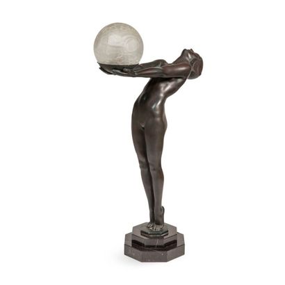 MAX LE VERRIER (1891-1973) Lampe modèle «Clarté» Fonte, marbre et verre Édition Max...