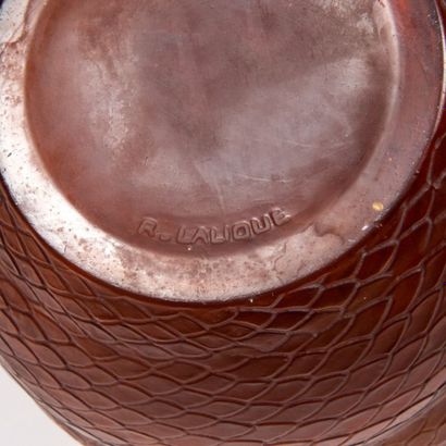 RENE LALIQUE (1860-1945) Important vase au serpent Verre soufflé, moulé et patiné...