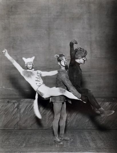SASHA Ballet «Renard». Covent Garden. 1929 3 tirages de l'époque sur papier gélatino-argentique.
Annotés...