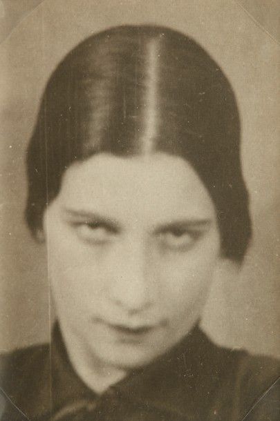 VLADIMIR V. LEBEDEV (1891-1967) Portrait de femme
St Petersbourg, vers 1925
H_11,2...