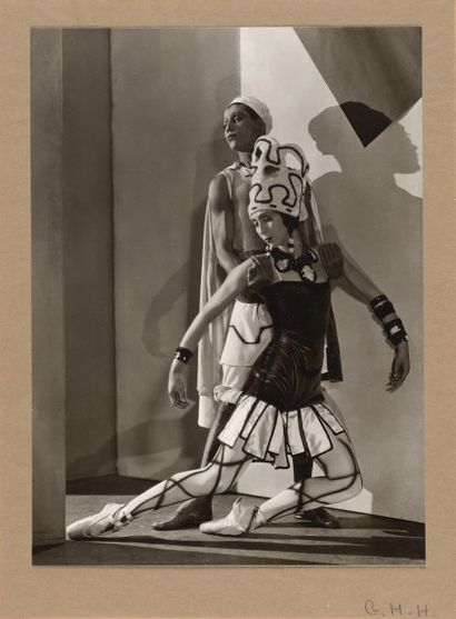GEORGE HOYNINGEN-HUENE Serge Lifar et Félia Doubrovka dans «le Fils Prodigue». 1929...
