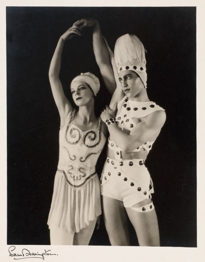 EDMUND HARRINGTON Serge Lifar et Alice Nikitina dans «Pas de Deux». Londres.
1930.
Tirage...