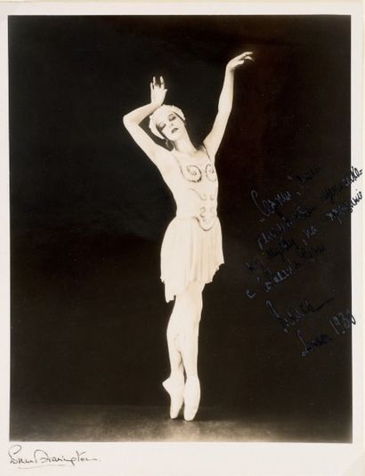 EDMUND HARRINGTON Alice Nikitina dans «Pas de Deux». Londres. 1930.
Tirage de l'époque...