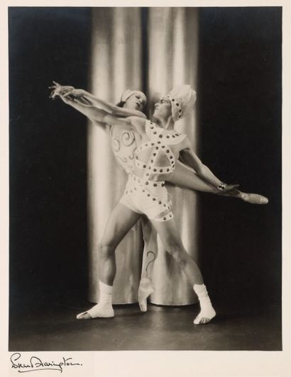 EDMUND HARRINGTON Serge Lifar et Alice Nikitina dans «Pas de Deux». 1930
Tirage de...