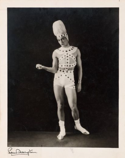 EDMUND HARRINGTON Serge Lifar dans «Pas de Deux». 1930.
Tirage de l'époque sur papier...