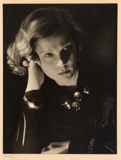 GEORGE HOYNINGEN-HUENE Portrait de Nathalie Paley. Vers 1930
Tirage de l'époque sur...