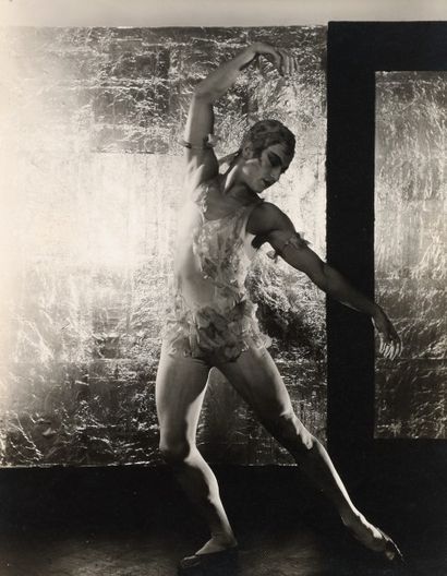 GEORGE PLATT-LYNES Serge Lifar dans «Le Spectre de la Rose». 1931
Tirage de l'époque...