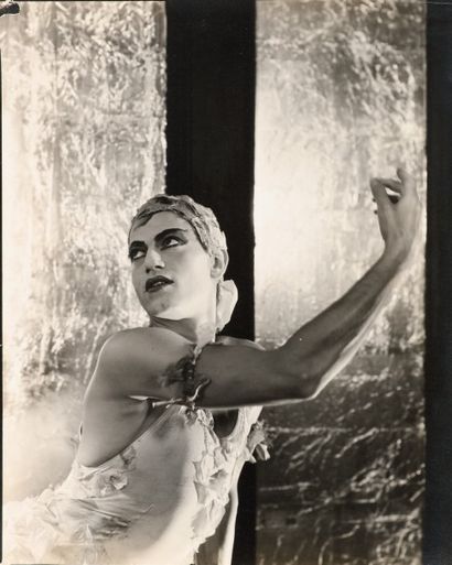 GEORGE PLATT-LYNES Serge Lifar dans «Le Spectre de la Rose». 1931
Tirage de l'époque...