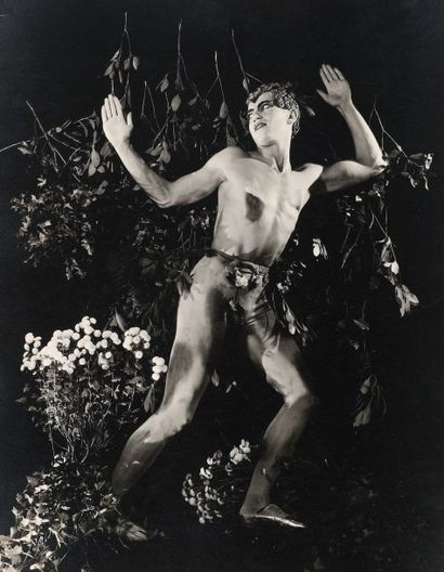 GEORGE PLATT-LYNES Serge Lifar dans «Le Prélude à l'après midi d'un faune». 1932....