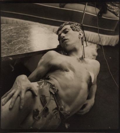 GEORGES PLATT-LYNES Serge Lifar dans «Prélude à l'après midi d'un faune». 1932.
Tirage...