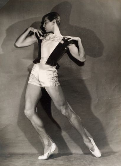 STUDIO IRIS (PARIS) Serge Lifar dans «Giration» de Gabriel Pierné. Paris 1934 Tirage...