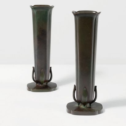 ERIK FLEMING (1894-1954) 
Paire de vases
Bronze
Vers 1920
H_25 cm