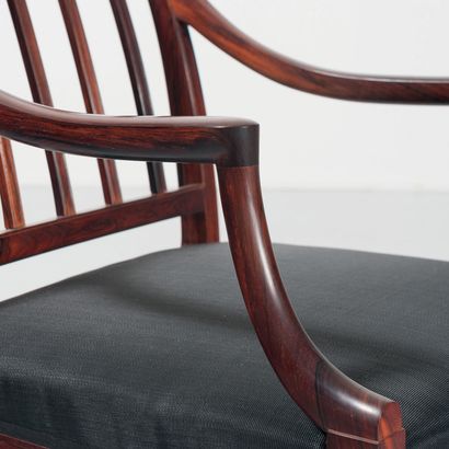 FRITS HENNINGSEN (1889-1965) 
Rare paire de fauteuils
Palissandre massif, crin de...