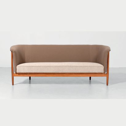 NANNA DITZEL (1923-2005) 
Canapé modèle «Vita Couch»
Piètement en chêne clair, assise...