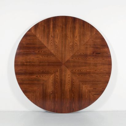 POUL CADOVIUS (1911-2011) 
Grande table de salle à manger circulaire
Palissandre,...