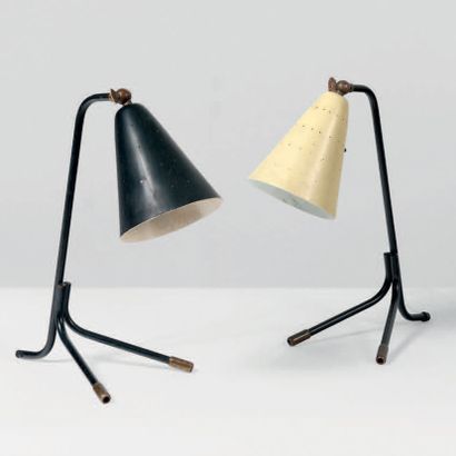 SVEND AAGE HOLM SØRENSEN (1913-2004) 
Deux lampes de table
Métal laqué, laiton
Édition...
