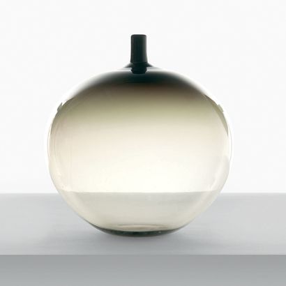 INGEBORG LUNDIN (1921-1992) Suède Vase modèle «pomme» Verre soufflé Édition Orrefors...