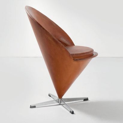 VERNER PANTON (1926-1998) Danemark Siège pivotant modèle «Cone Chair» Structure en...
