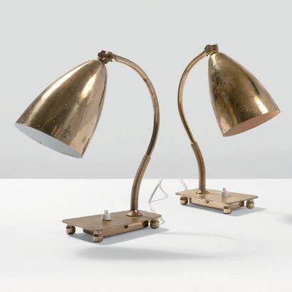 PAAVO TYNELL (1890-1973) 
Paire de lampes
Laiton
Édition Itsu
Vers 1950
H_30 cm