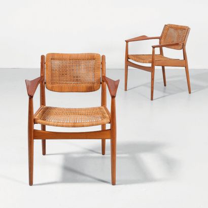 ARNE VODDER (1926-2009) 
Paire de fauteuils modèle «51A»
Structure en teck, assise...