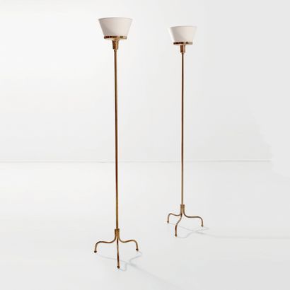 JOSEF FRANK (1885-1967) 
Paire de lampadaires modèle «2424-2»
Laiton, lin
Édition...