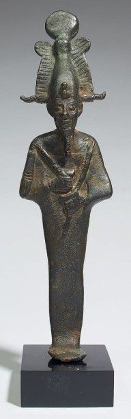null STATUETTE D'OSIRIS.
Statuette votive représentant le dieu Osiris. Il est debout,...