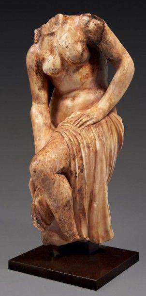 null VÉNUS ANADYOMÈNE.
Statuette représentant la déesse Vénus, en nudité anadyomène,...