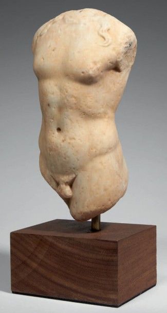 null TORSE JUVÉNILE.
Torse de statue représentant Apollon ou Dionysos.
Il est nu,...