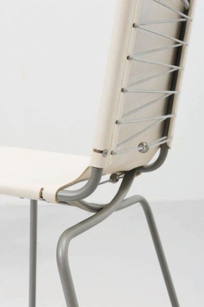 FABIAAN VAN SEVEREN (1957) Paire de chaises de bar modèle « crossed legs»