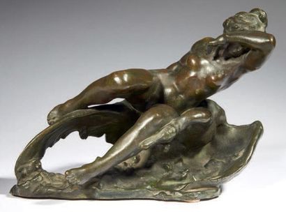 Jules DESBOIS (1851-1935) 
Léda étendue sur le cygne
Epreuve en bronze patiné, signée...