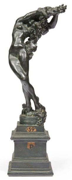 Jules DESBOIS (1851-1935) 
La treille (1907)
Epreuve en bronze patiné, signée, porte...