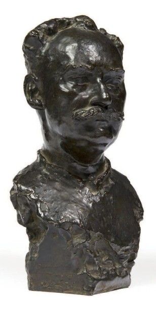 Jules DESBOIS (1851-1935) 
Buste d'homme
Epreuve en bronze patiné, située Paris et...