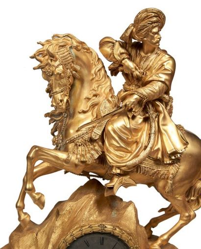 null PENDULE en bronze doré à deux tons d'or représentant un maure sur un cheval...