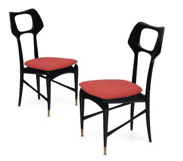 CARLO DE CARLI Paire de chaises en hêtre laqué noir et tissu rouge, vers 1960. H_89...