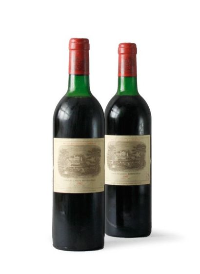 null 2 BOUTEILLES
CHÂTEAU LAFITE ROTHSCHILD 1er GCC Pauillac 1982
Niveaux: haute...