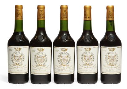 null 5 BOUTEILLES
CHÂTEAU GRUAUD LAROSE 2ème GCC St. Julien 1961
Niveaux: un bas...