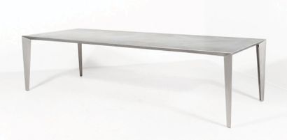 FABIAAN VAN SEVEREN (1957) 
Table «Fold and Profile», 1995.
Inox.
H_73 cm L_280 cm...