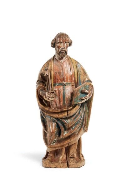 null SAINT PIERRE en noyer sculpté et polychromé. Debout, il tient un livre fermé...