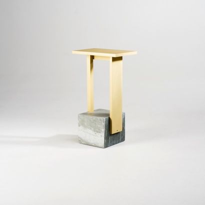NORAYR KHACHATRYAN (NÉ EN 1983) 
Prototype
Table d'appoint modele «I F n r. 4»
Marbre...