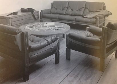 PIERRE CHAPO (1927-1986) 
Paire de fauteuils modele «S 15»
Orme massif, cuirs marron...