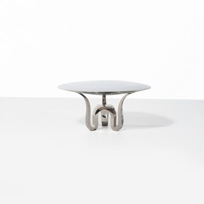 GUILLAUME PIECHAUD (NÉ EN 1968) 
Table basse modele «Galet»
Acier inoxydable poli...