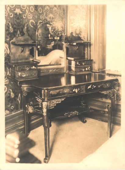 GABRIEL VIARDOT (1830-1906) France Importante chambre a coucher a decor japonisant...
