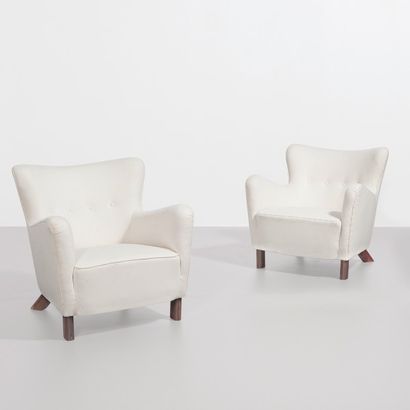 FRITZ HANSEN (DEPUIS 1872) 
Paire de fauteuils modele «1669»
Acajou et drap de laine
Édition...