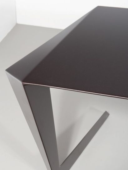 NORAYR KHACHATRYAN (NÉ EN 1983) 
Table modele «N7»
Aluminium et revêtement en bronze
Edition...