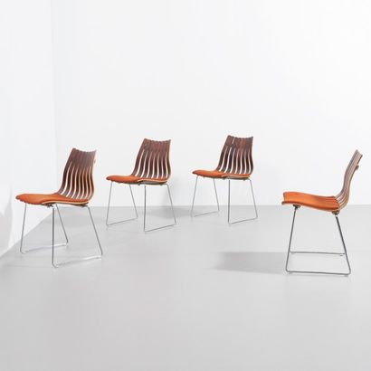 HANS BRATTRUD (NÉ EN 1933) Norvège Serie de quatre chaises modele «Scandia» Acier...